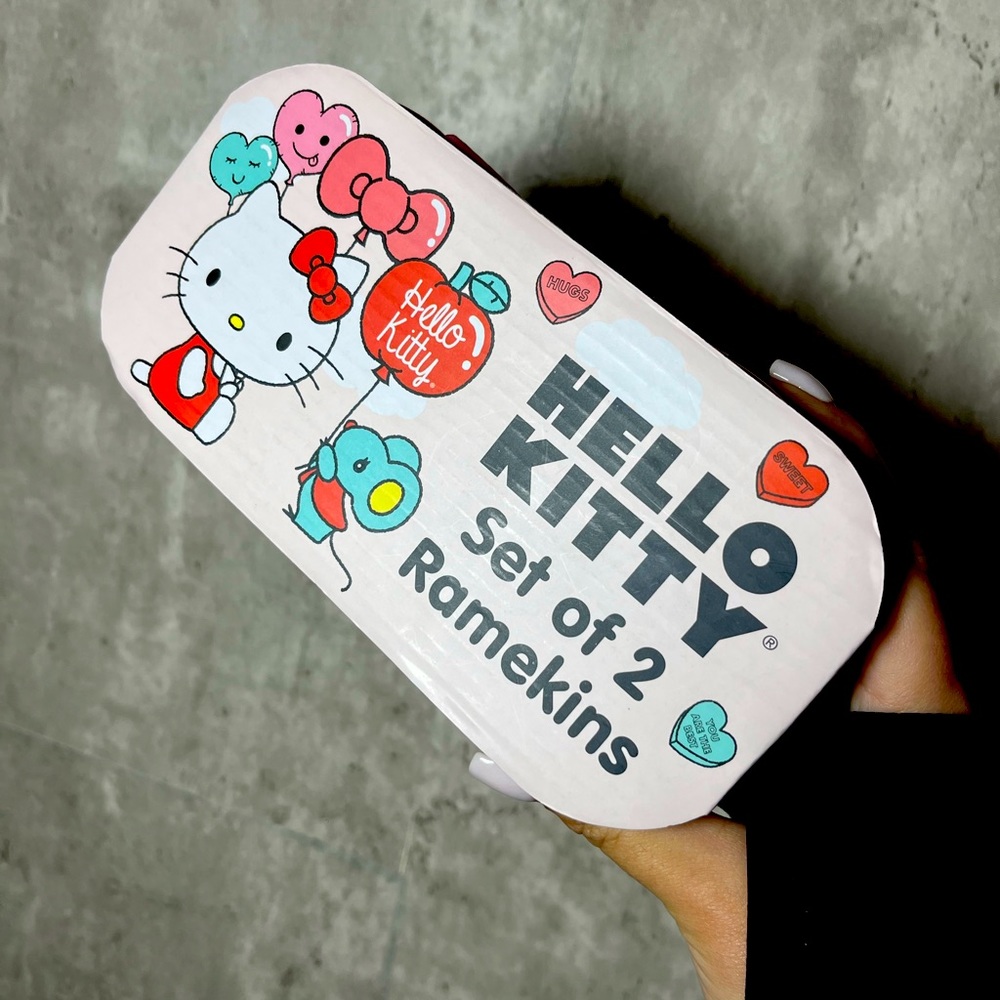 Hello kitty set of ramekins